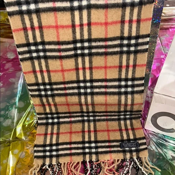 💜Burberry Beige and Red Plaid Scarf with Card Holder - Picture 4 of 8